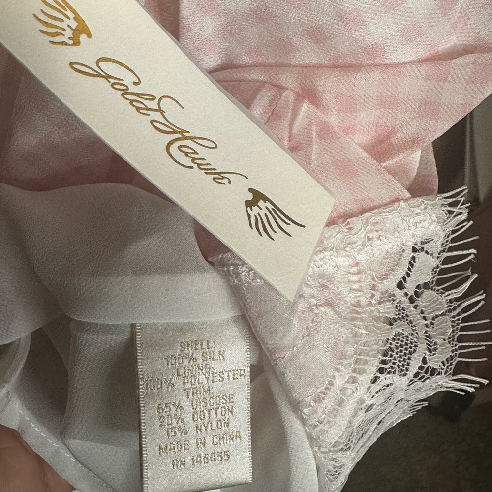 Elegant Pink Checkered Chemise with Lace Trim - Picture 4 of 4
